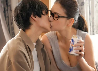 Anh chàng bị người yêu cắm sừng được chị hàng xóm an ủi bằng tình cảm