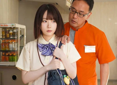 Quản lý nam bắt quả tang em gái lấy trộm đồ trong cửa hàng