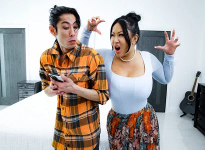 Con trai nọ mang lại cho mẹ kế xăm trổ hàng múp cực khoái